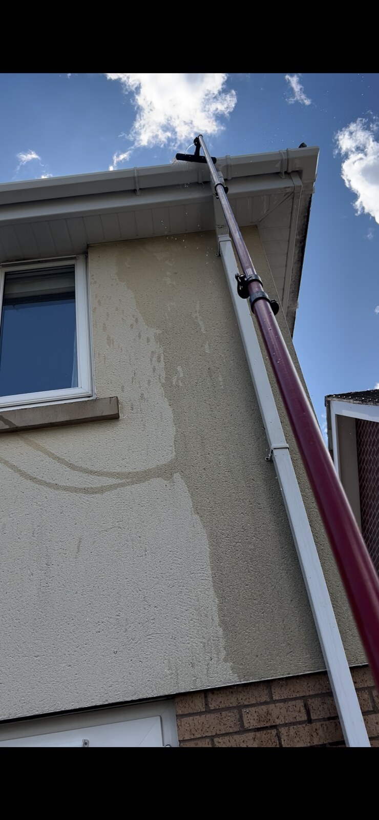 Gutter clearing and water rinse on render and gutter line